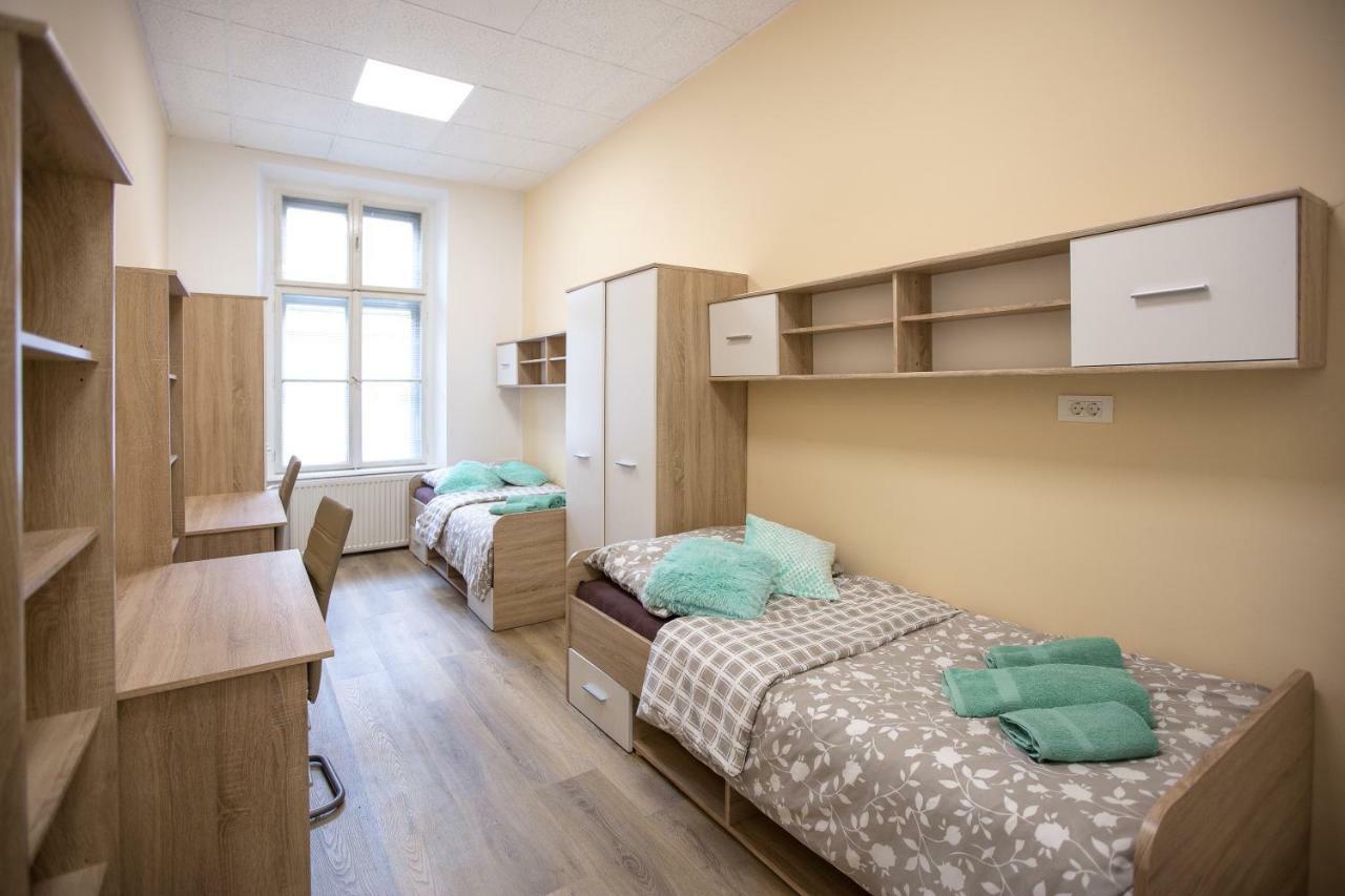 Minidorm Rooms In Heart Of City Center Марибор Экстерьер фото